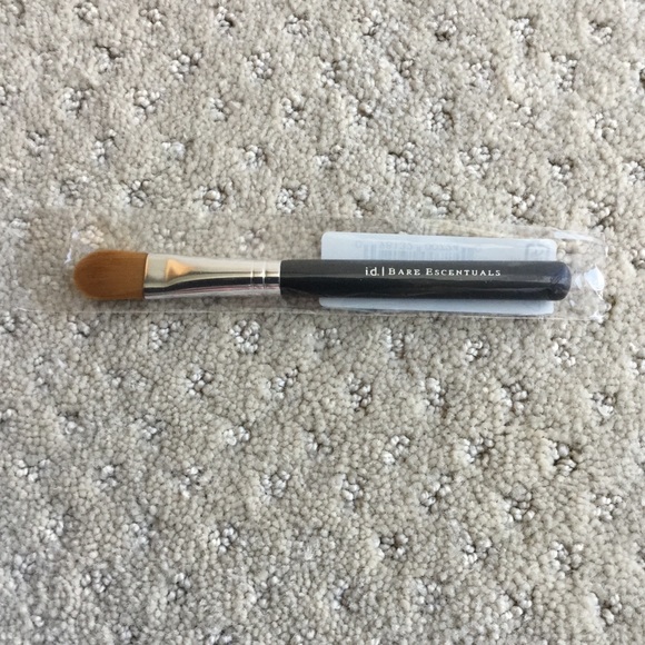 Bare Escentuals Other - Bare Escentuals maximum coverage concealer brush Bare Escentuals Other - Bare Escentuals maximum coverage concealer brush